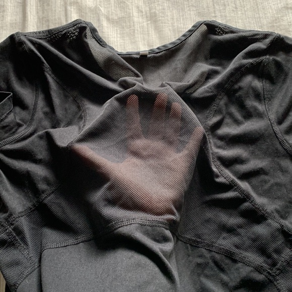 Nike Workout Top with Mesh Panels - Picture 5 of 6